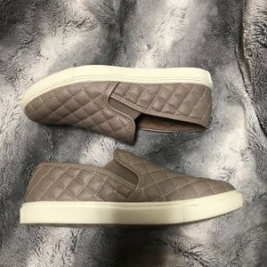 EUC Steve Madden slip on sneakers